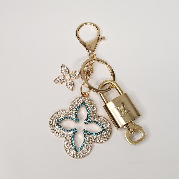 Authentic Louis Vuitton Lock & Key with Unbranded Flower Charm, Keychain 100725 - Picture 1 of 8